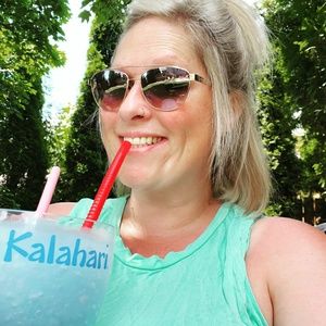 Meet your Posher, Lana